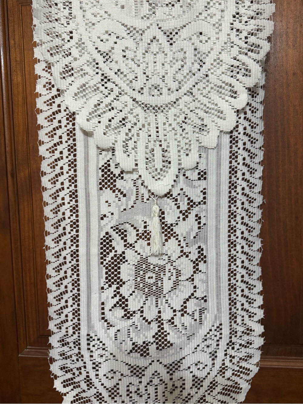 IVORY LACE TABLE RUNNER - Picture 3 of 6